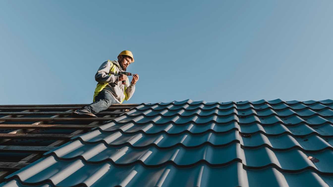 Tips for Working with Roof Installation Contractors in Stuart