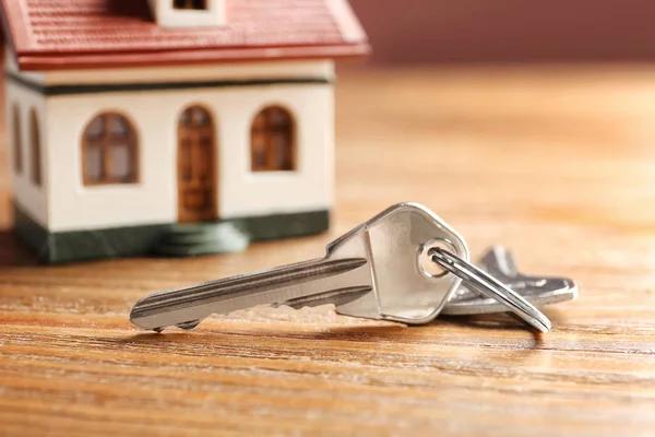 Why Hiring a Real Estate Agent Still Matters in the Digital Age